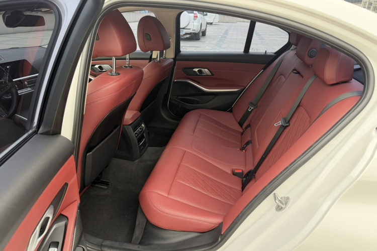 宝马3系 2022款 325i M运动套装中控内饰7003