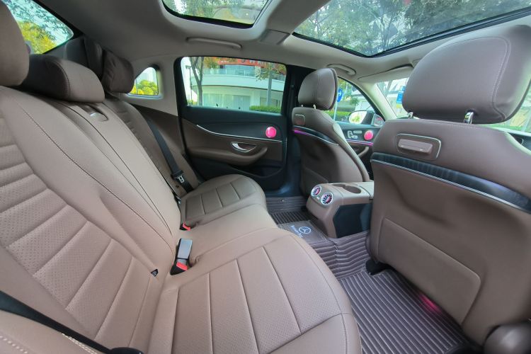 奔驰E级 2020款 改款 E 300 L 运动时尚型中控内饰7008