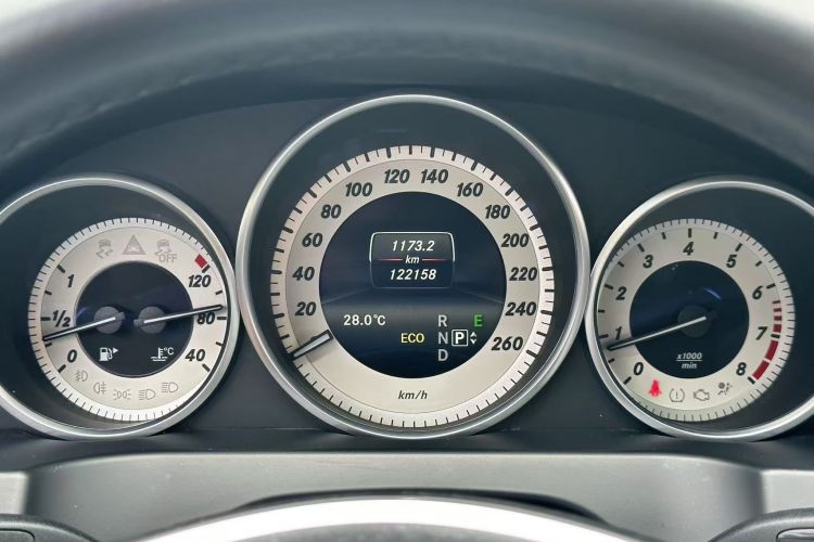 奔驰E级(进口) 2014款 E 260 轿跑版中控内饰15