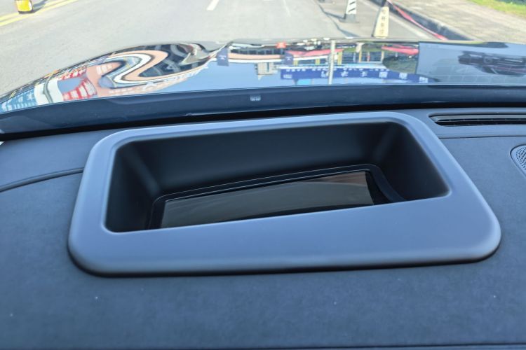 鸿蒙智行 问界M8 2025款 增程 Max+版 53.4kWh 6座版中控内饰7012