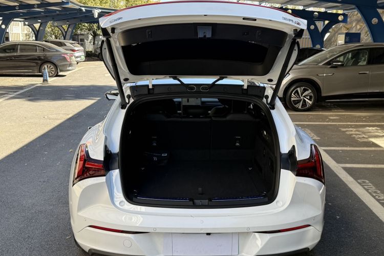 哪吒汽车 哪吒S猎装 2024款 增程300 标准版车身外观6007