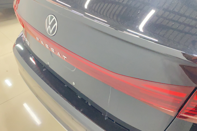 大众 帕萨特 2025款 出众款 330TSI 星空精英版车身外观6004