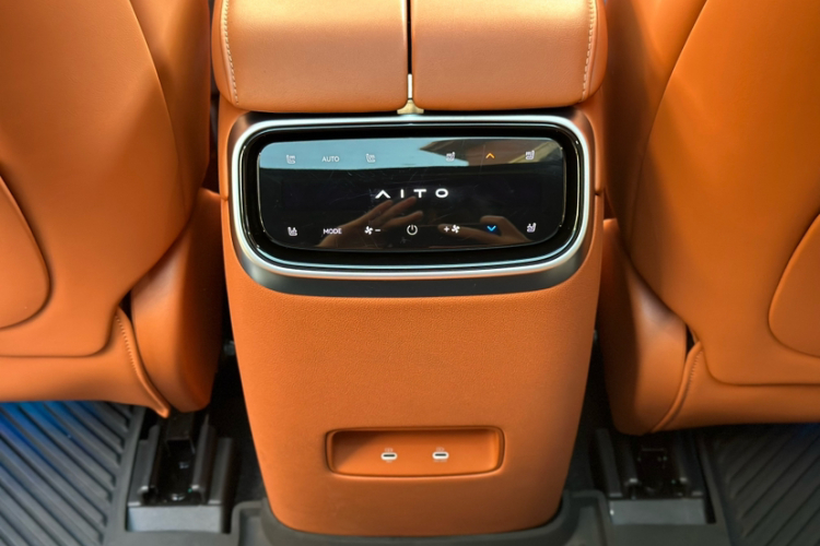 鸿蒙智行 问界M7 2024款 1.5T 智驾四驱Ultra版 5座中控内饰7014