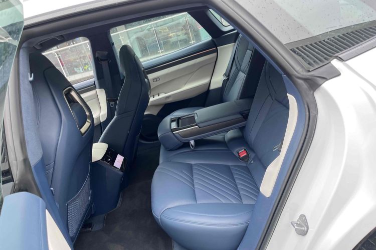 极氪001 2025款 WE版 100kWh 后驱中控内饰7003