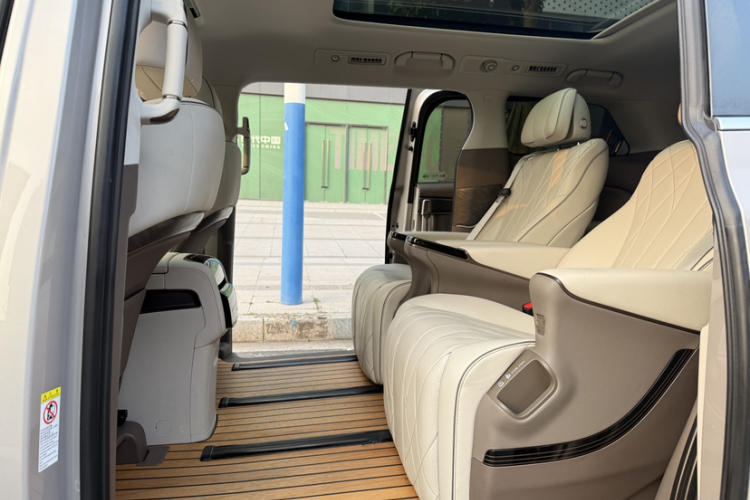 腾势D9 2022款 DM-i 1040 尊贵型中控内饰7003