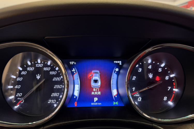 玛莎拉蒂 总裁 2015款 3.0T 标准型中控内饰15