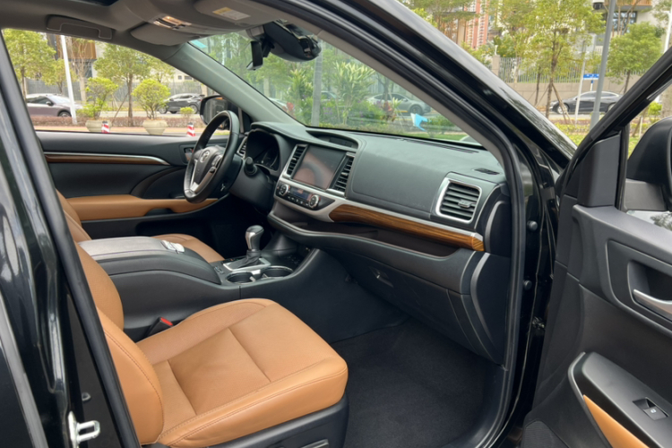 丰田 汉兰达 2020款 2.0T 四驱百万纪念版 7座中控内饰7005