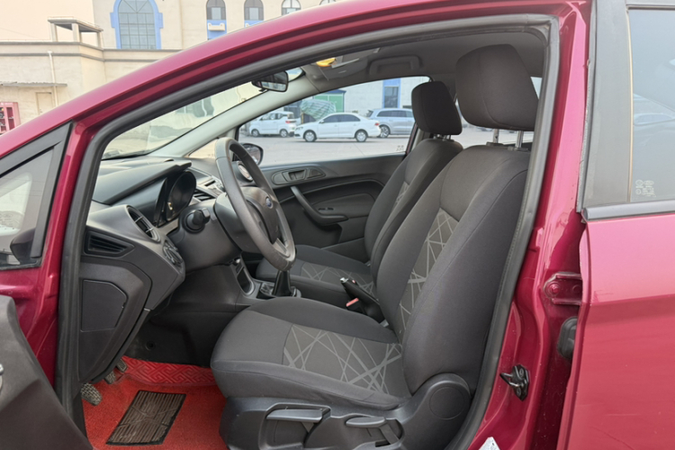 福特 嘉年华 2013款 三厢 1.5L 手动风尚型中控内饰7002