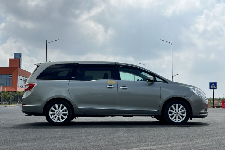 别克GL8 2013款 3.0L XT豪华商务旗舰版车身外观6004