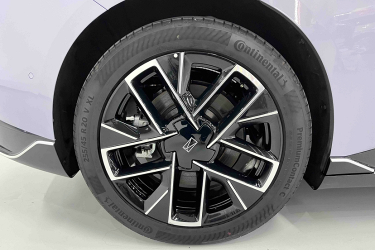 阿维塔06 2025款 Max增程版车身外观6004