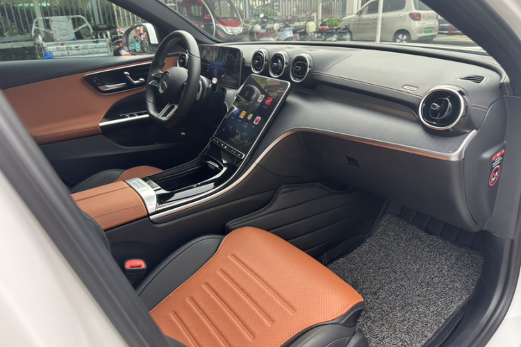 奔驰C级 2022款 改款 C 200 L 运动版中控内饰7005