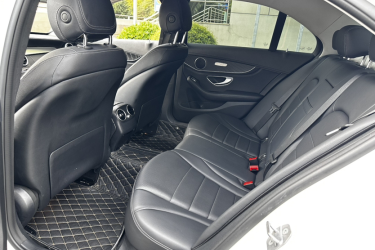 奔驰C级 2018款 C 180 L 时尚型运动版中控内饰7002