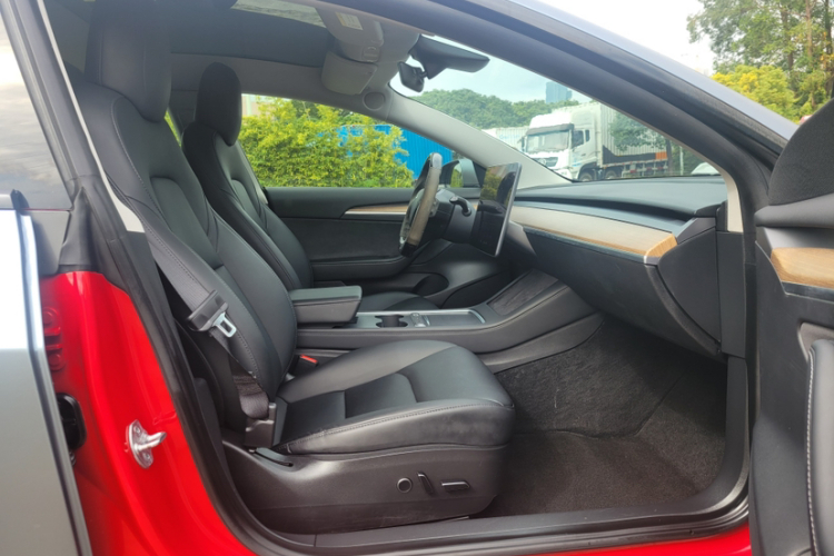 特斯拉 Model 3 2022款 Performance高性能全轮驱动版局部细节41