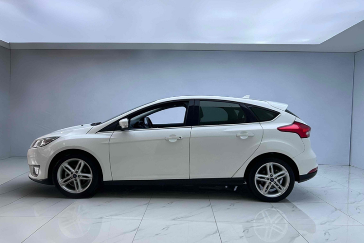 福特 福克斯 2020款 两厢经典 1.5L 自动风尚型车身外观6001