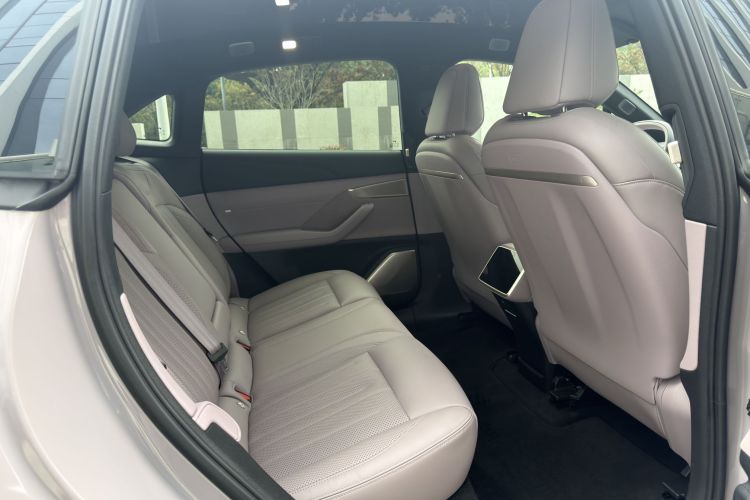 乐道L60 2024款 60kWh 后驱版中控内饰7002