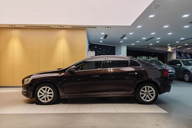 沃尔沃S60 2017款 S60L T3 智进版车身外观6010