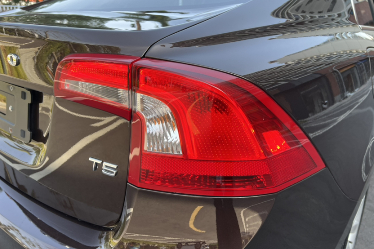 沃尔沃S60 2018款 S60L T3 智进版车身外观6009