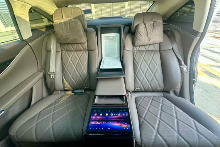 鸿蒙智行 享界S9 2025款 增程 Max+中控内饰7005