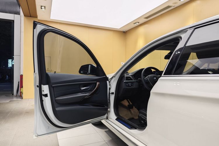 宝马3系 2015款 320Li 超悦版豪华设计套装车身外观6007