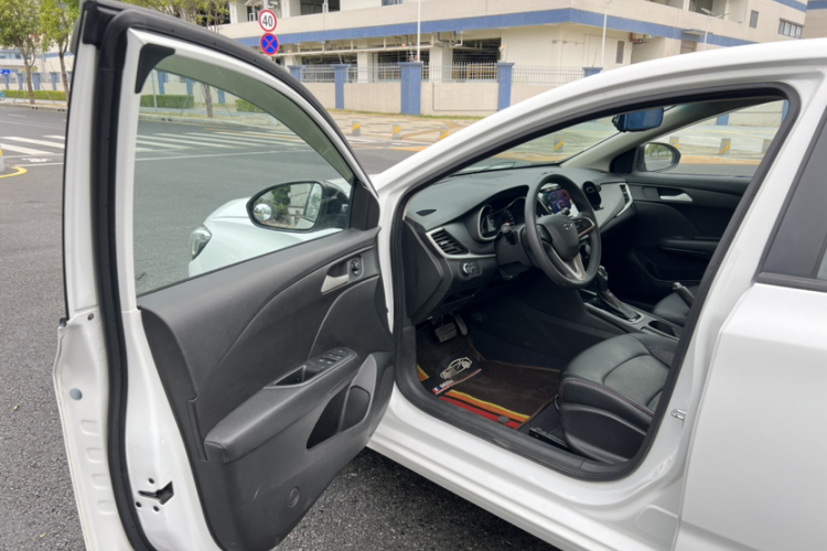 雪佛兰 科鲁泽 2019款 Redline 320T 双离合欢快版 国VI中控内饰7002