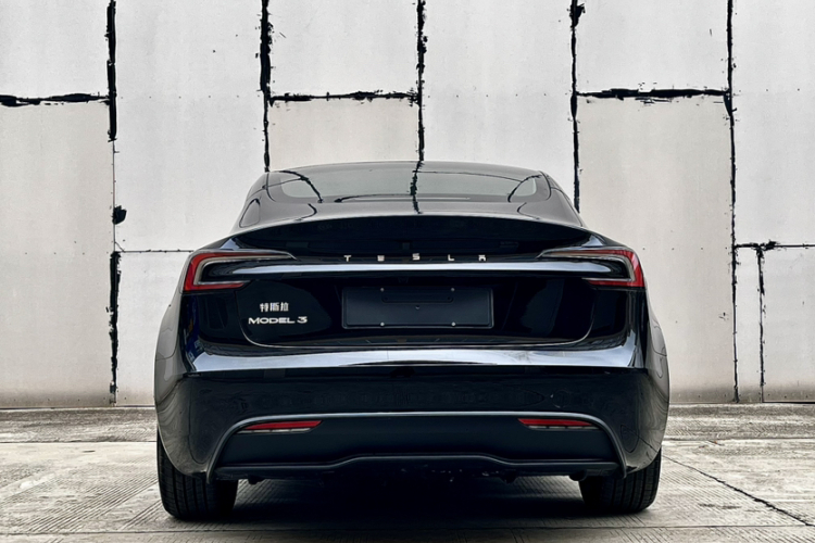 特斯拉 Model 3 2025款 后轮驱动版车身外观6008