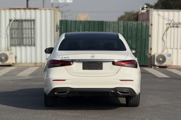 奔驰E级(进口) 2023款 E 300 时尚型运动版车身外观6002