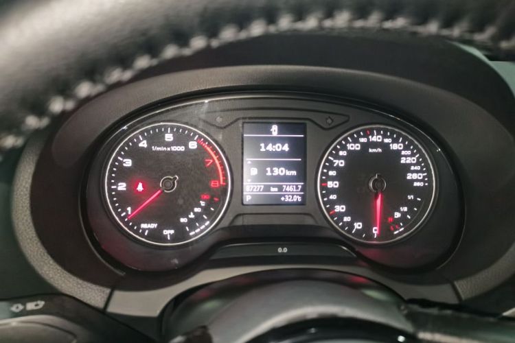 奥迪A3 2018款 30周年年型 Sportback 35 TFSI 运动型中控内饰15