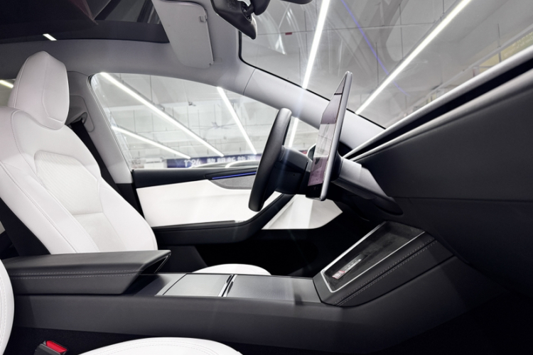 特斯拉 Model Y 2025款 后轮驱动版中控内饰7001