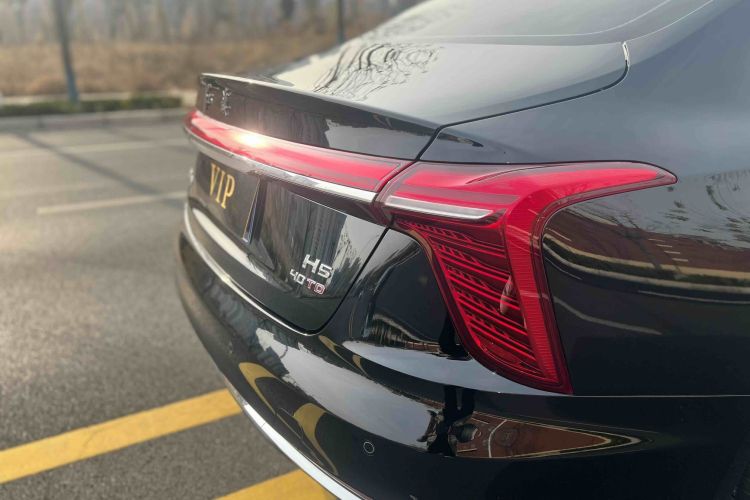 红旗H5 2024款 2.0T 自动智联旗畅版车身外观6006