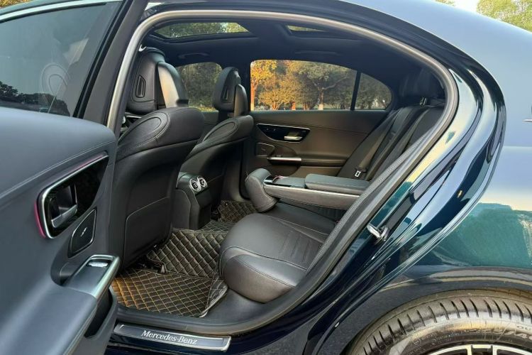 奔驰C级 2023款 改款 C 260 L 运动版中控内饰7002