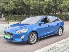 福特 福克斯 2020款 三厢 EcoBoost 180 自动锋耀型