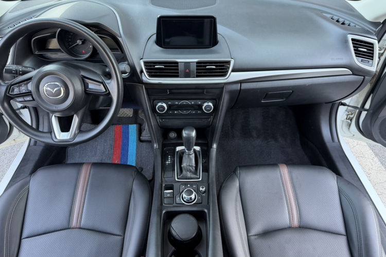 马自达3 昂克赛拉 2017款 三厢 1.5L 自动豪华型 国V中控内饰7003