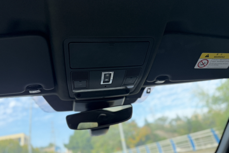 路虎 发现运动版 2020款 249PS R-Dynamic 性能科技版 5座中控内饰7007