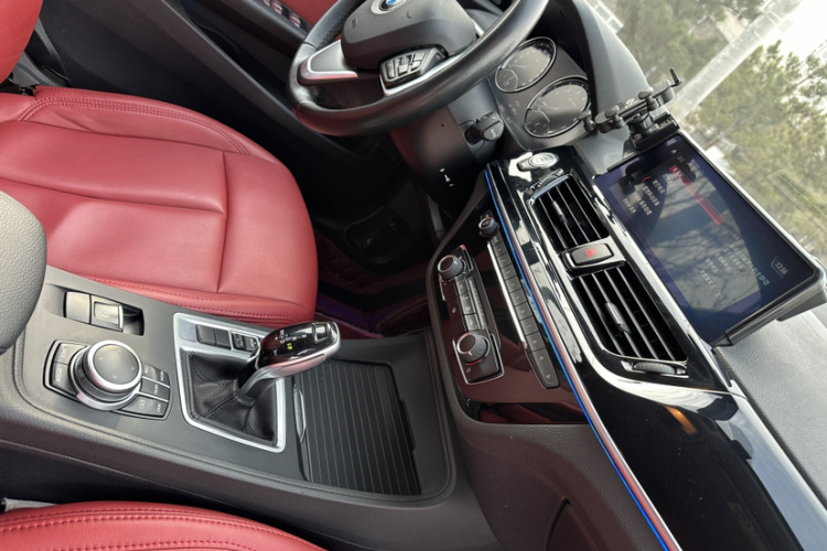 宝马1系 2021款 120i M运动版中控内饰7006