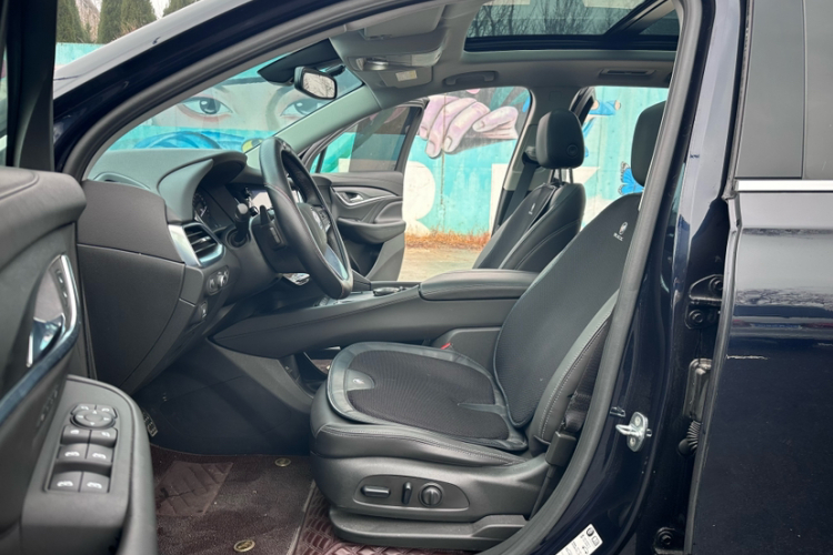 别克 昂科旗 2022款 652T 四驱尊贵型 7座中控内饰7002