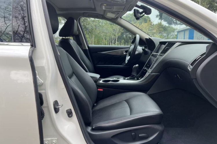 英菲尼迪Q50L 2018款 2.0T 逸享版 国VI中控内饰7006