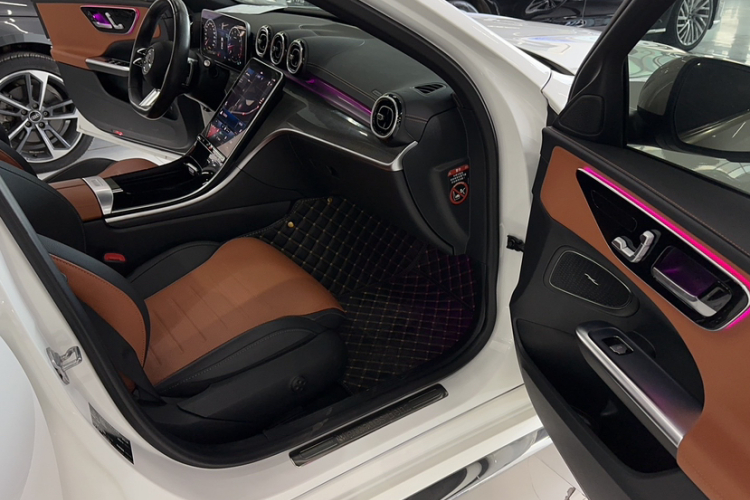 奔驰C级 2023款 C 200 L 运动版中控内饰7002