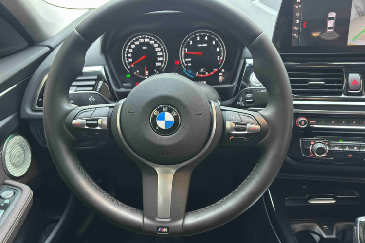 宝马1系 2023款 125i M运动曜夜版局部细节13