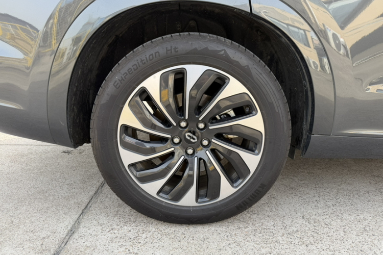 鸿蒙智行 问界M7 2024款 1.5T 后驱Plus版 5座车身外观6005