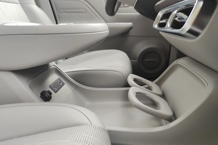 零跑汽车 零跑B10 2025款 510激光雷达版局部细节9003