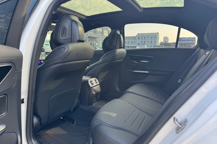 奔驰C级 2025款 C 260 L 运动版中控内饰7007
