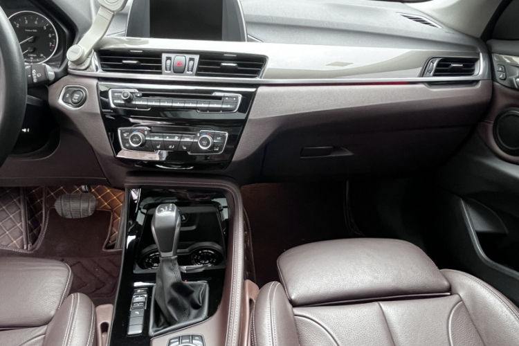 宝马X1 2016款 sDrive20Li 豪华型中控内饰7005