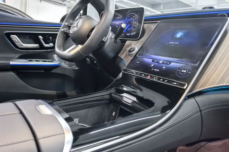 奔驰EQE 2022款 350 先锋版中控内饰7006