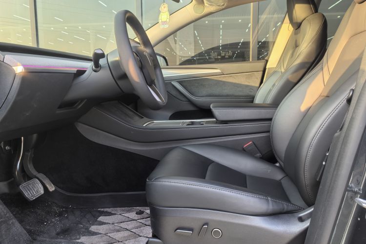 特斯拉 Model Y 2024款 后轮驱动版中控内饰7003