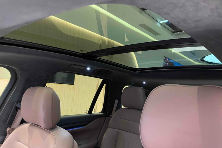 蔚来ES8 2024款 75kWh中控内饰7013