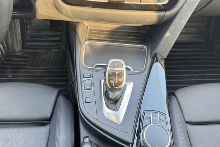 宝马3系 2018款 320Li 领先型M运动套装中控内饰7012