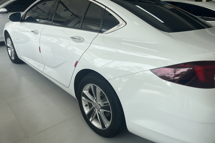 别克 君威 2019款 20T 精英型 国VI车身外观6004