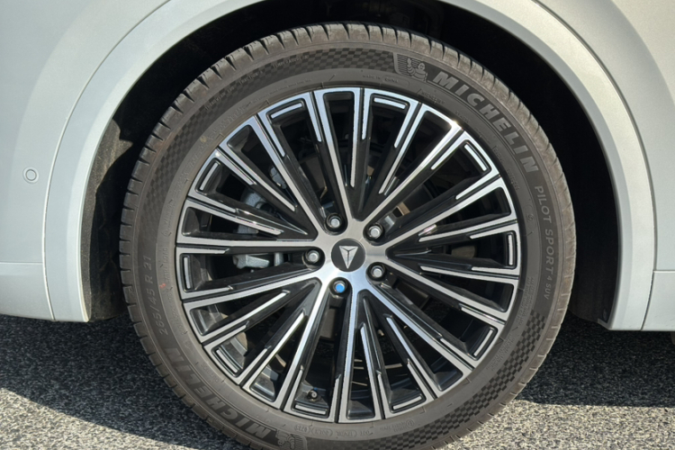 深蓝汽车 深蓝S09 2025款 四驱Ultra+ 高定版车身外观6003