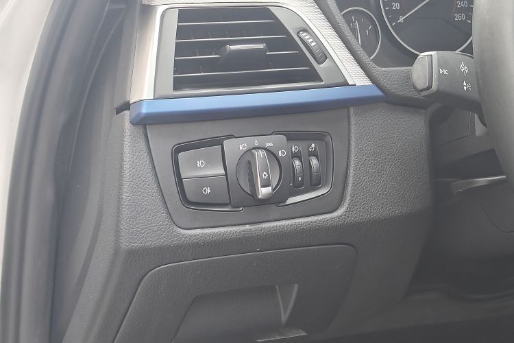 宝马3系 2019款 320i M运动套装局部细节9003