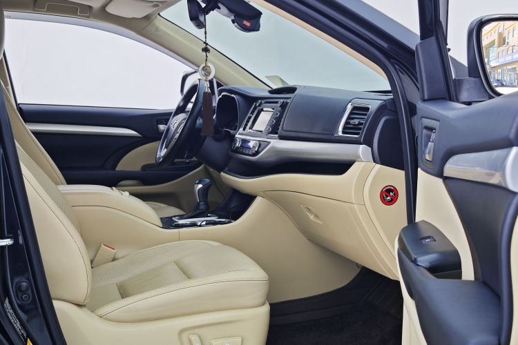 丰田 汉兰达 2018款 2.0T 四驱豪华版 7座 国V中控内饰7004